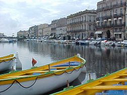 Yellow boats in Sete